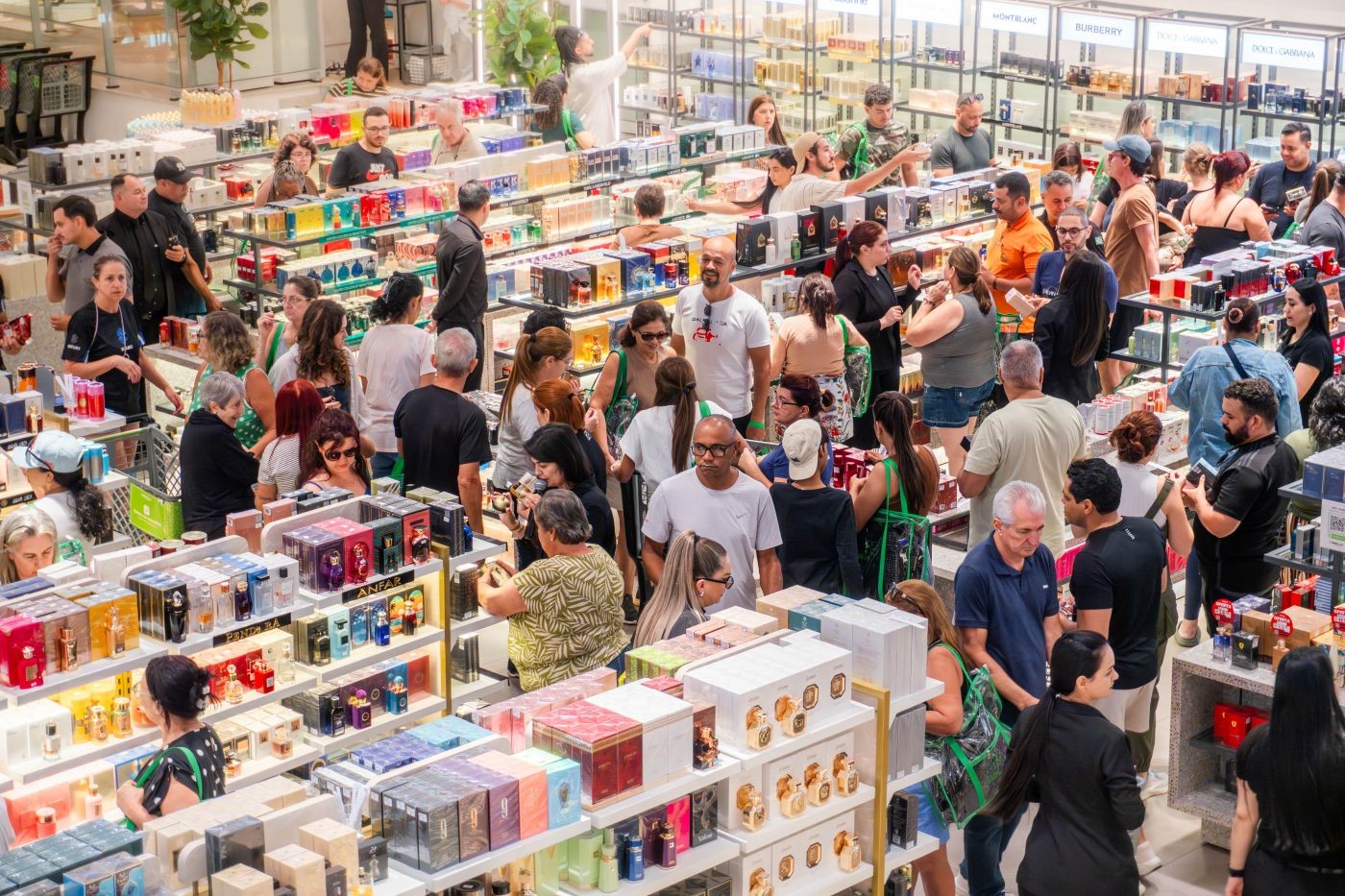 Férias de julho aquecem turismo de compras na New Zone Importados