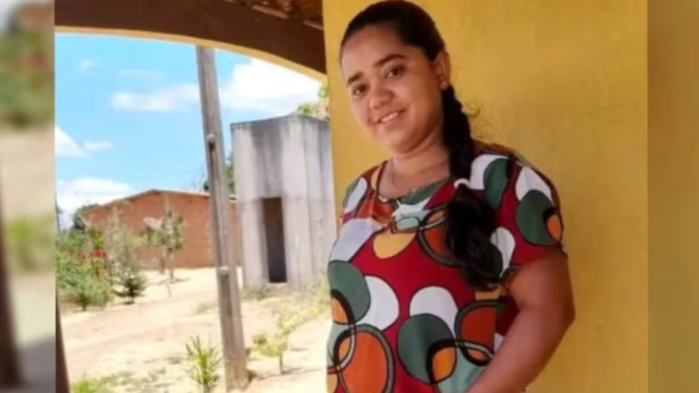Erinalda Silva dos Santos, de 37 anos, foi morta a facadas pelo ex-companheiro em frente de casa na zona rural de Ubajara. — Foto: Arquivo pessoal