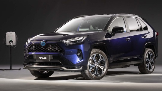 Toyota anuncia recall de RAV4 e GR Corolla por falha no painel de instrumentos - Chamamento envolve 521 unidades no Brasil e inclui reprogramação ou troca do painel; Lexus não foi afetada.