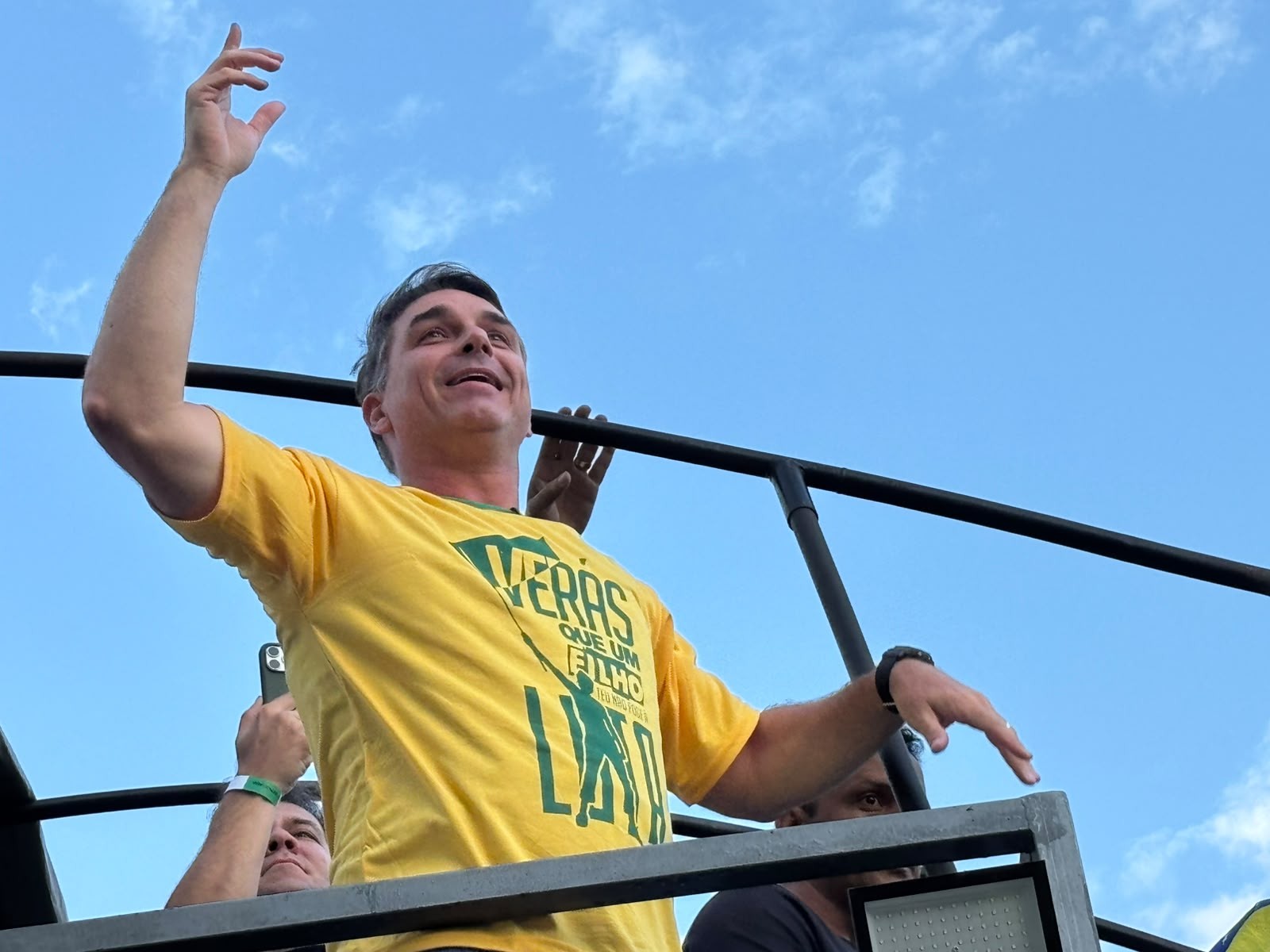 Flávio Bolsonaro sobre Moraes: 'Não é possível que fique impune e continue participando de julgamentos'
