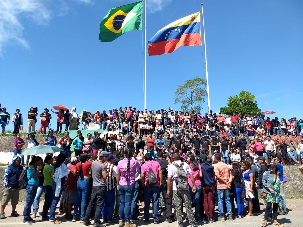 Índios venezuelanos protestam contra Maduro na fronteira com o Brasil |  Roraima | G1