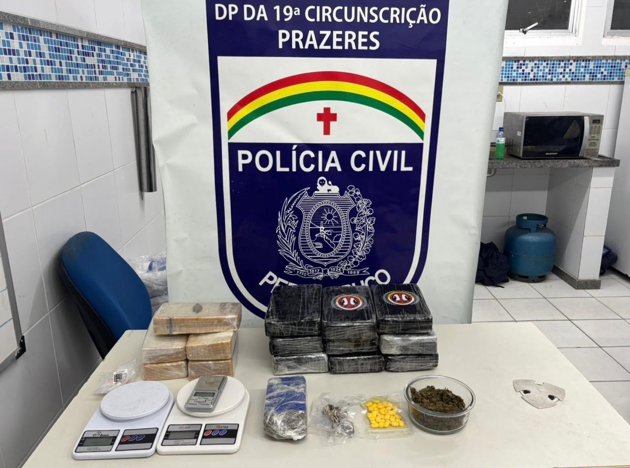 Policiais apreendem meio milhão de reais em drogas na Zona Sul do Recife e investigam organização criminosa; VÍDEO