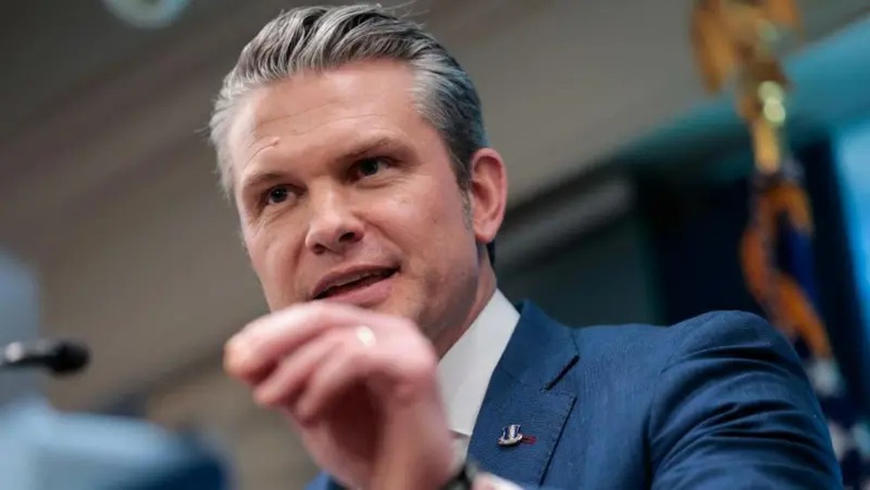 Pete Hegseth afirmou que os EUA obtiveram 'vitória militar com V maiúsculo' — Foto: Getty Images via BBC