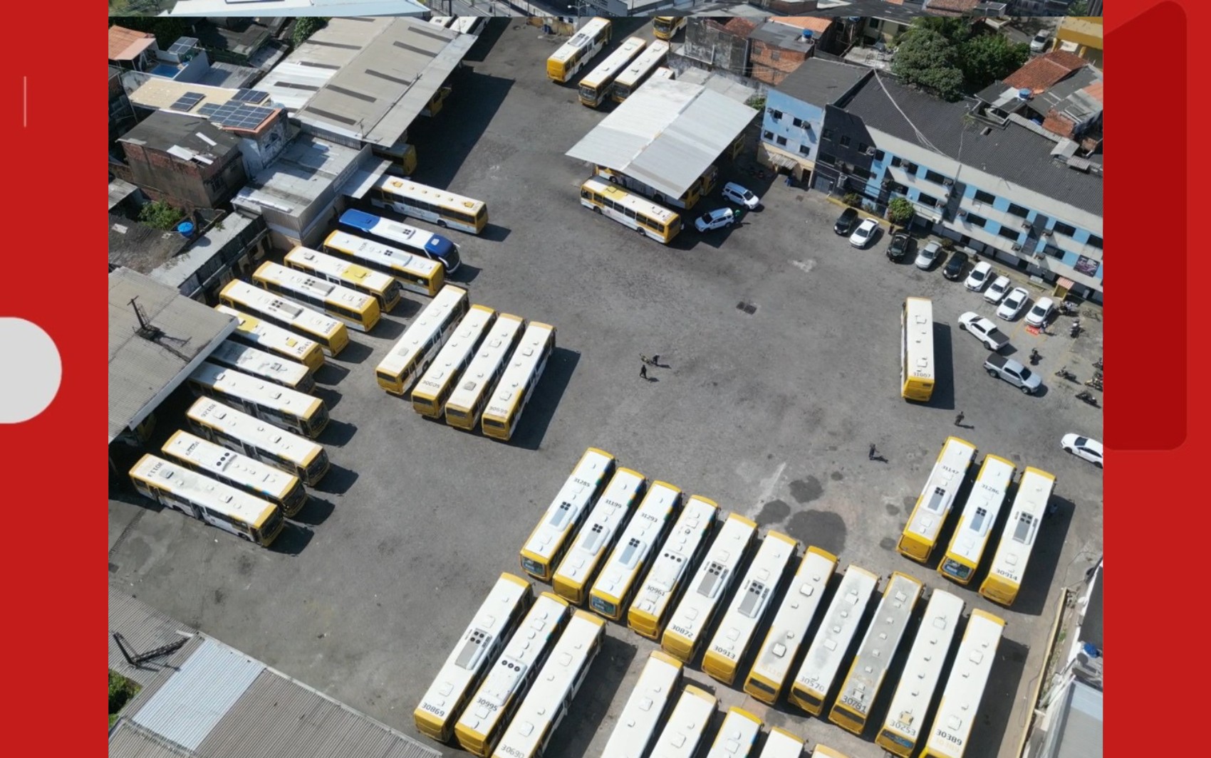 Imagens de drone mostram ônibus parados durante a tarde deste domingo em garagens de Salvador