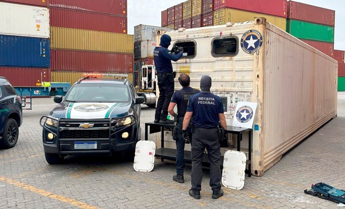 Mais de 50 kg de cocaína são encontrados em contêiner com proteína animal em porto de SC