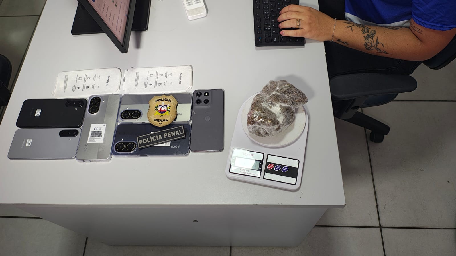 Cadeirante é presa com celulares e drogas em presídio de AL 