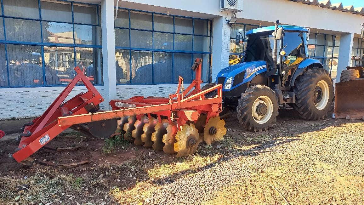 Programa oferece serviços e maquinários para preparo de solo, plantio e manutenção a pequenos produtores rurais em Dracena