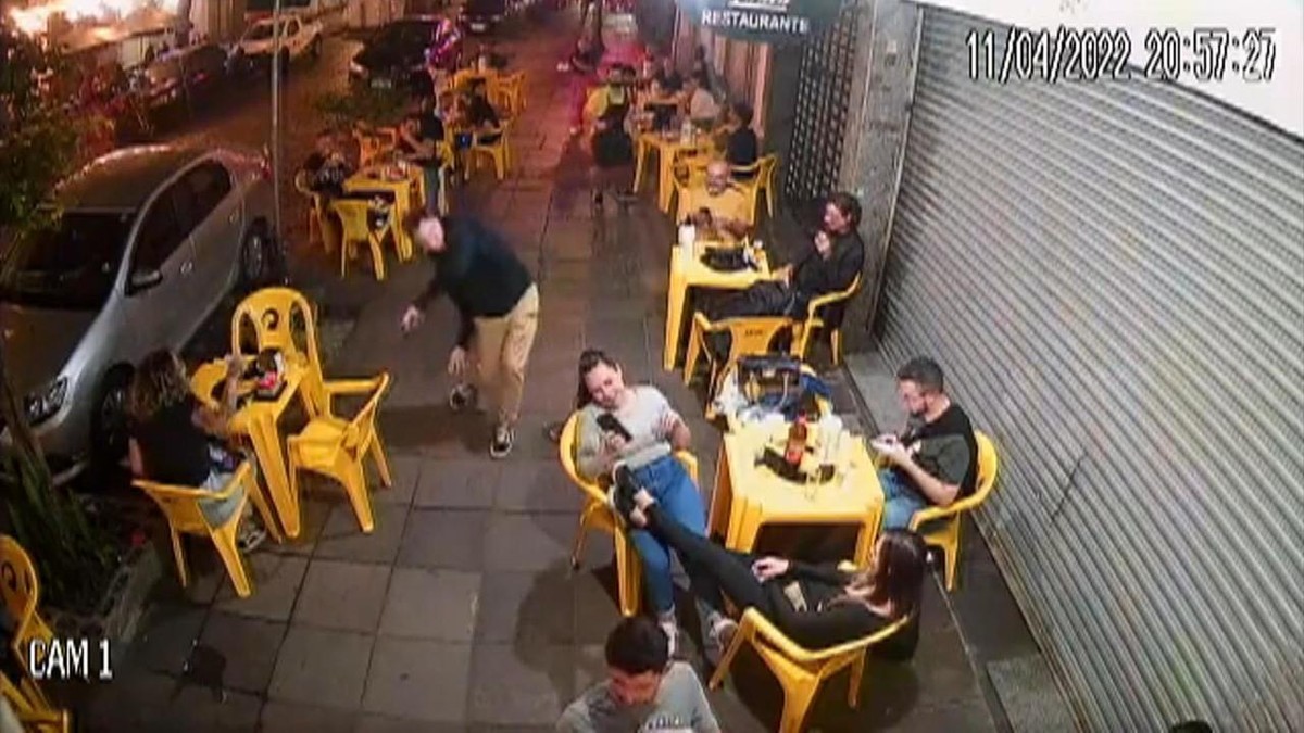 Sinal De Jogos Em Vídeo Em Frente a Um Restaurante Onde Estão