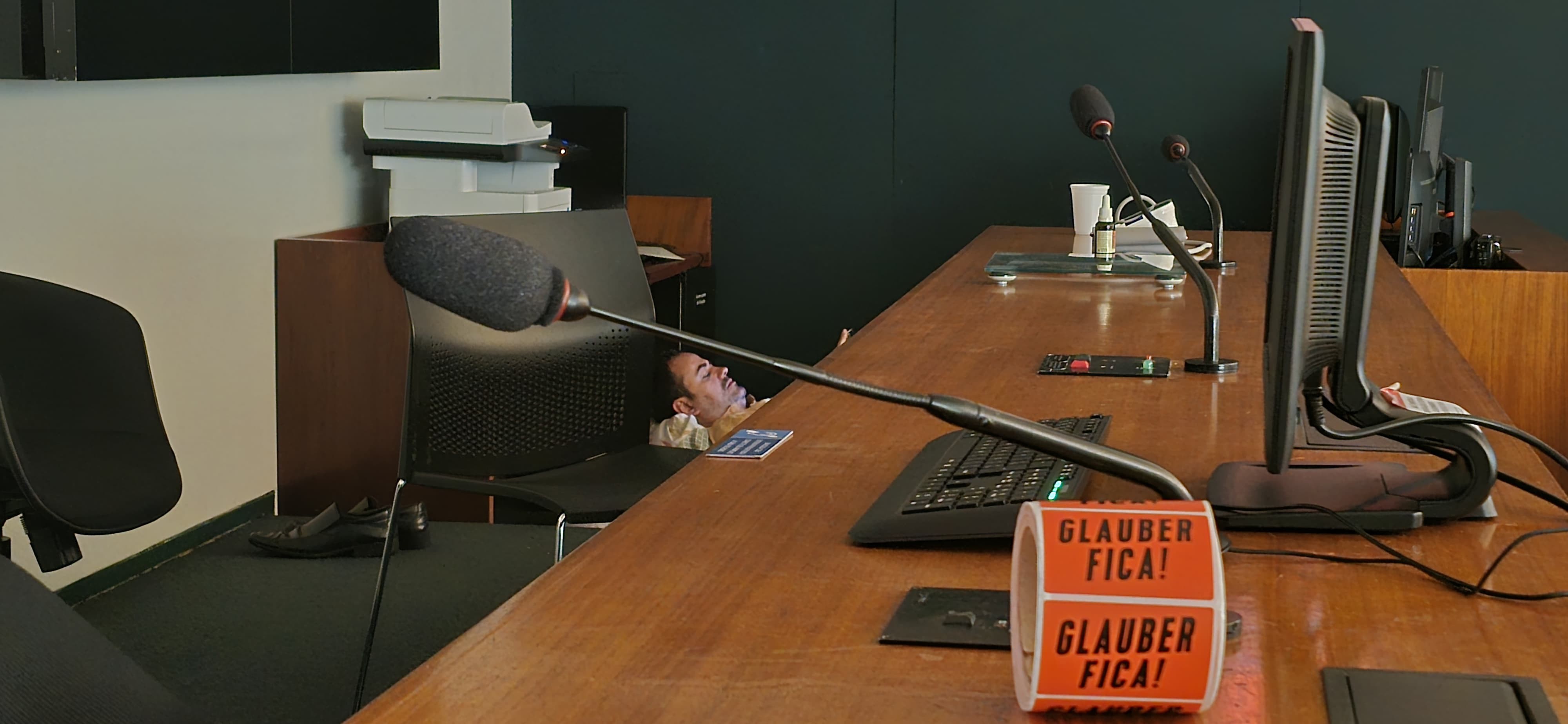 Em greve de fome, Glauber diz que vai passar fim de semana em plenário de comissão; Câmara diz que dará 'todo suporte'