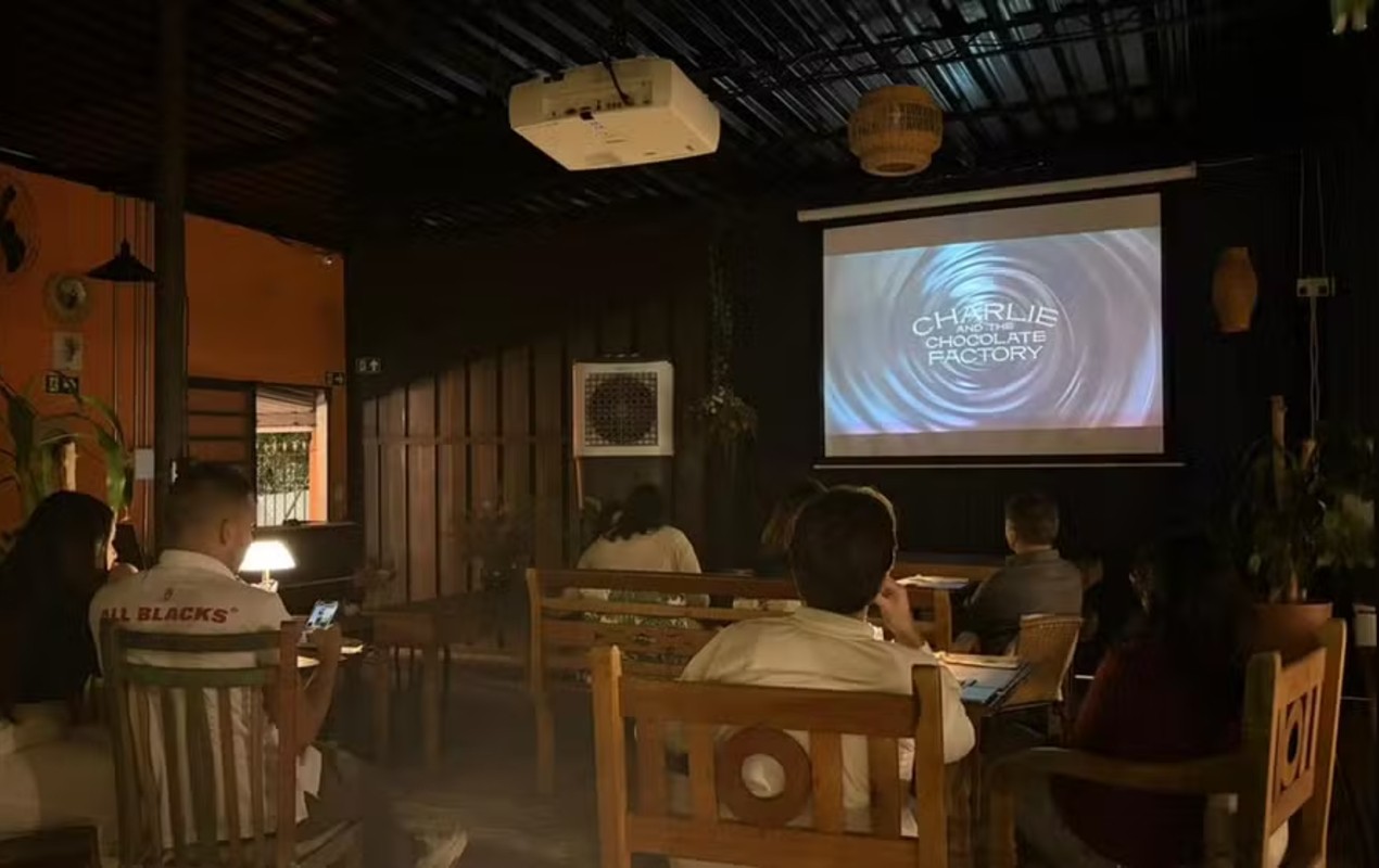 Restaurante de Sorocaba faz sucesso ao oferecer sessões de cinema com menu inspirado em filmes: 'Gastronomia imersiva'