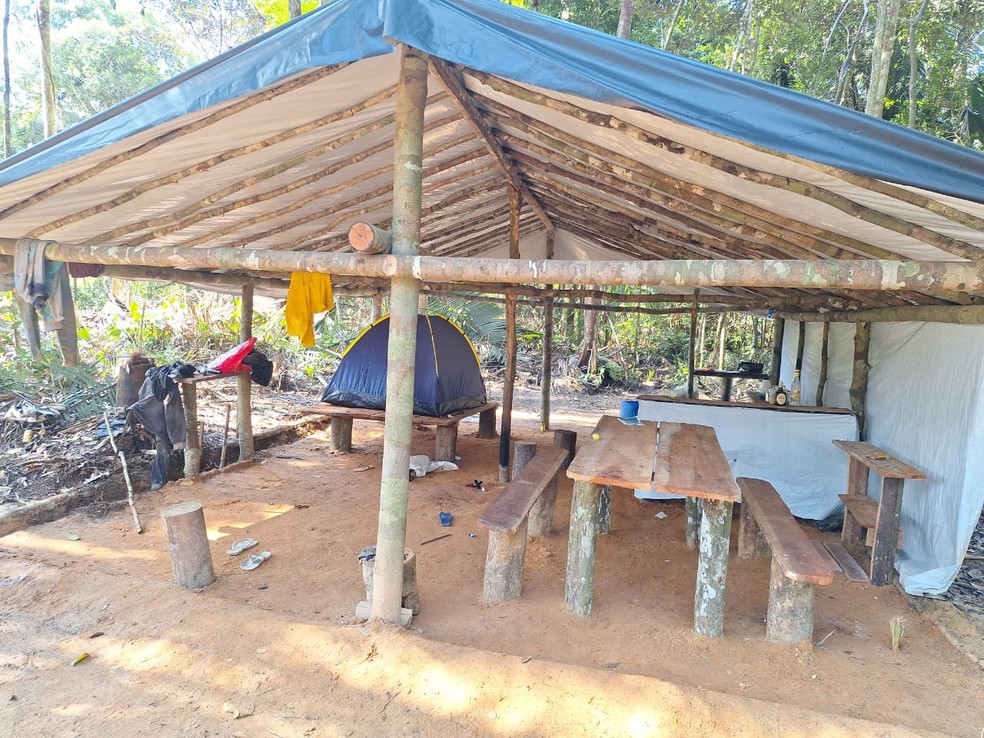 Acampamento encontrado dentro do Parque Mapinguari — Foto: Reprodução/PF