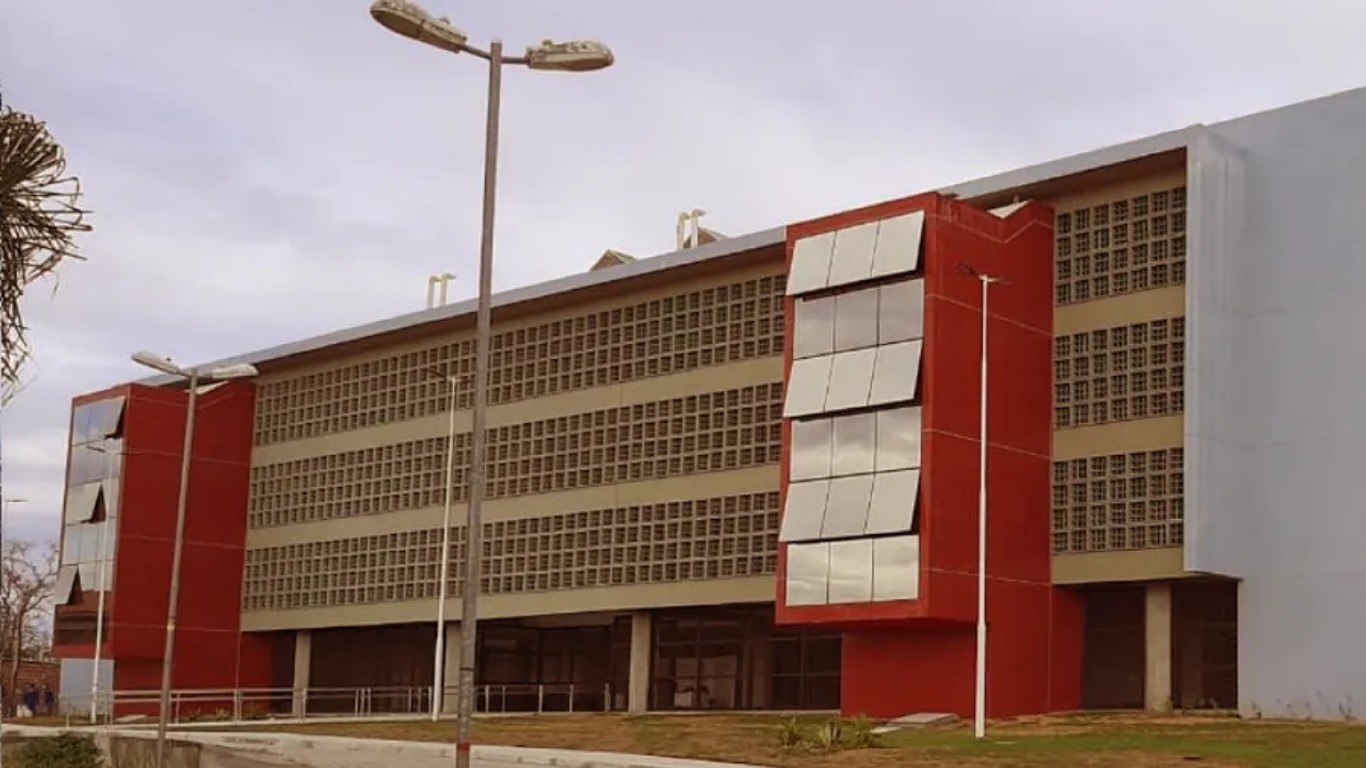 Justiça suspende curso de Medicina da UFPE para para sem-terra e quilombolas