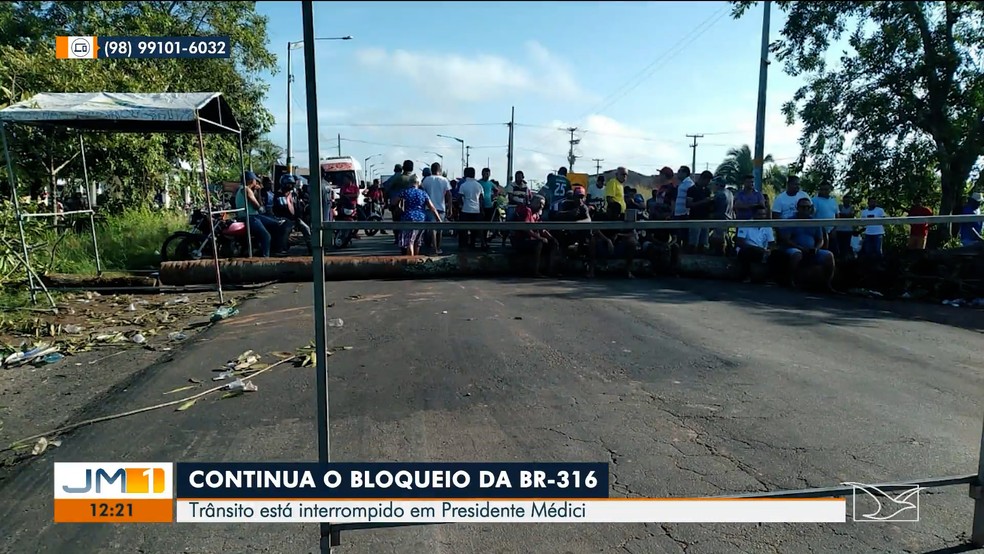 Bloqueio em Presidente Médici na BR-316 — Foto: Reprodução/TV Mirante