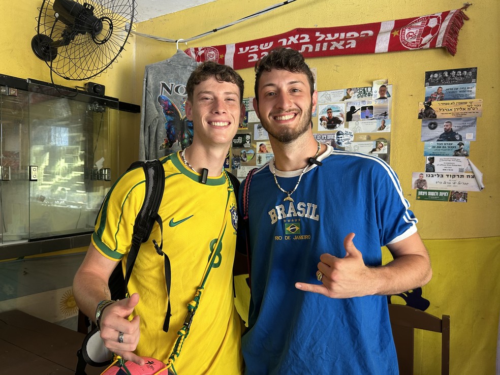 Amigos israelenses fazem mochilão pelo Brasil. — Foto: Nataly Acioli/ g1 BA