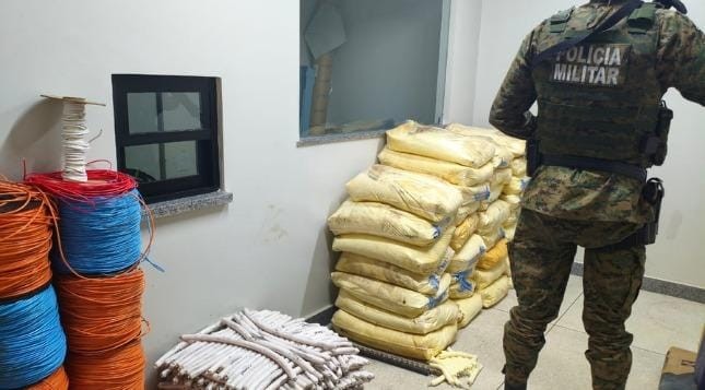 Quase uma tonelada de explosivos é apreendida pela polícia em cidade do interior da Bahia