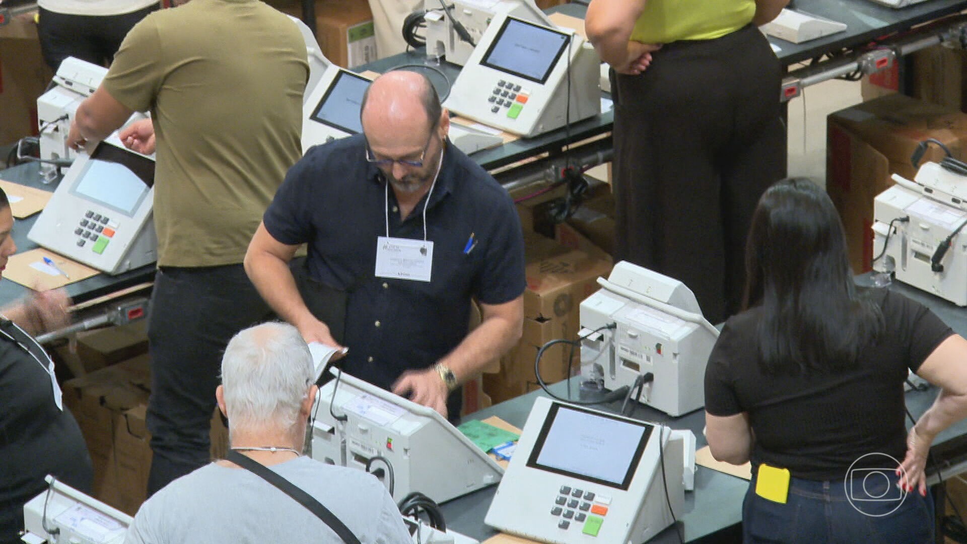 Eleições 2024: Justiça Eleitoral começa a fazer os ajustes finais nas urnas eletrônicas