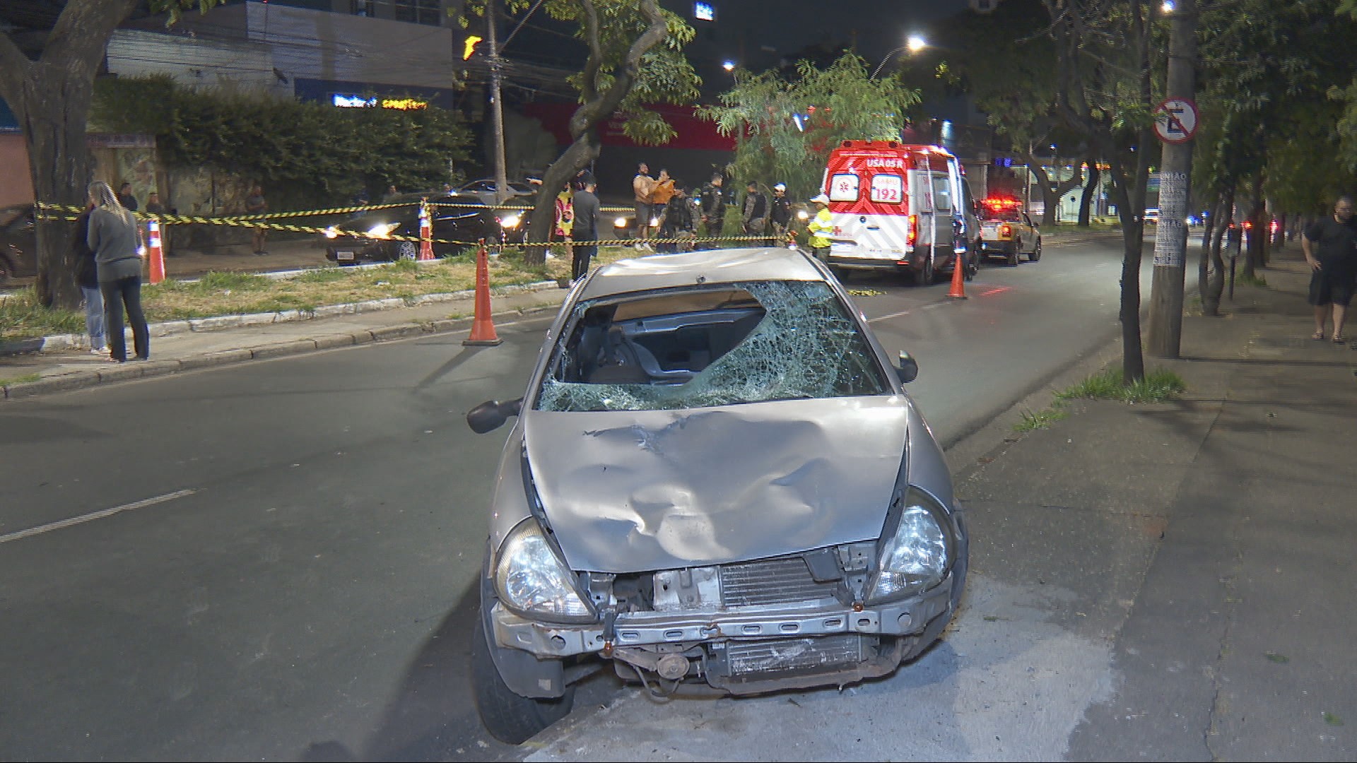 Motorista bate em carro, atropela três e umas das vítimas, de 12 anos, morre no local
