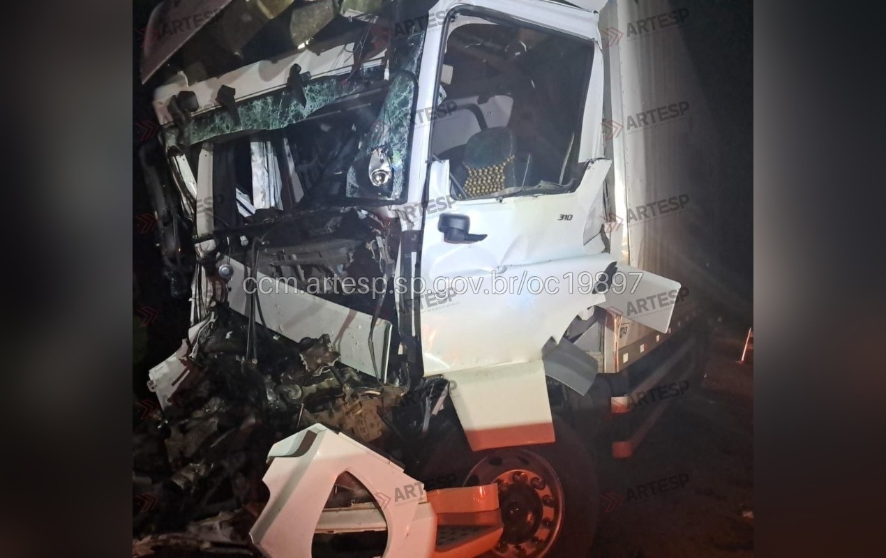 Motorista morre após batida e polícia apreende carga de celulares sem nota fiscal no interior de SP