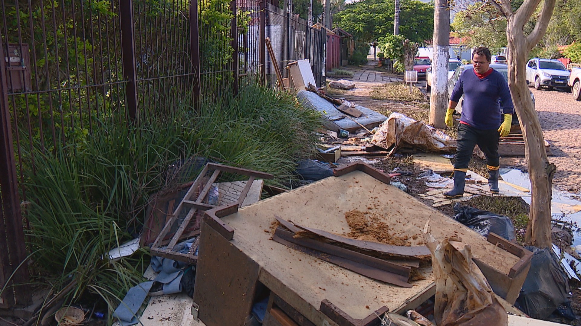 'Uma cena de horror': moradores da Região Metropolitana de Porto Alegre descrevem cenários de destruição ao voltar para casa