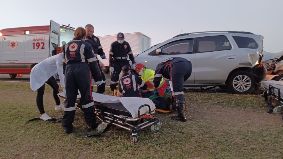 Acidente em São Carlos deixa feridos na Rodovia Washington Luís — Foto: Bruno Moraes/acidadeon