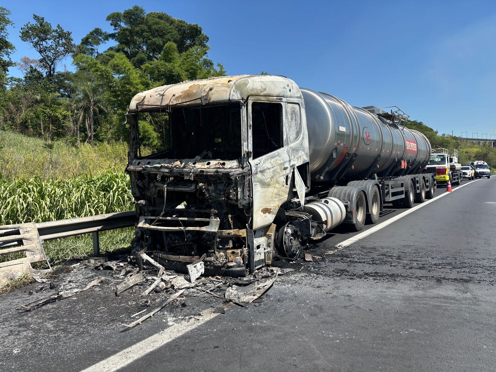 Incêndio em carreta interdita Rodovia Adalberto Panzan, em Campinas