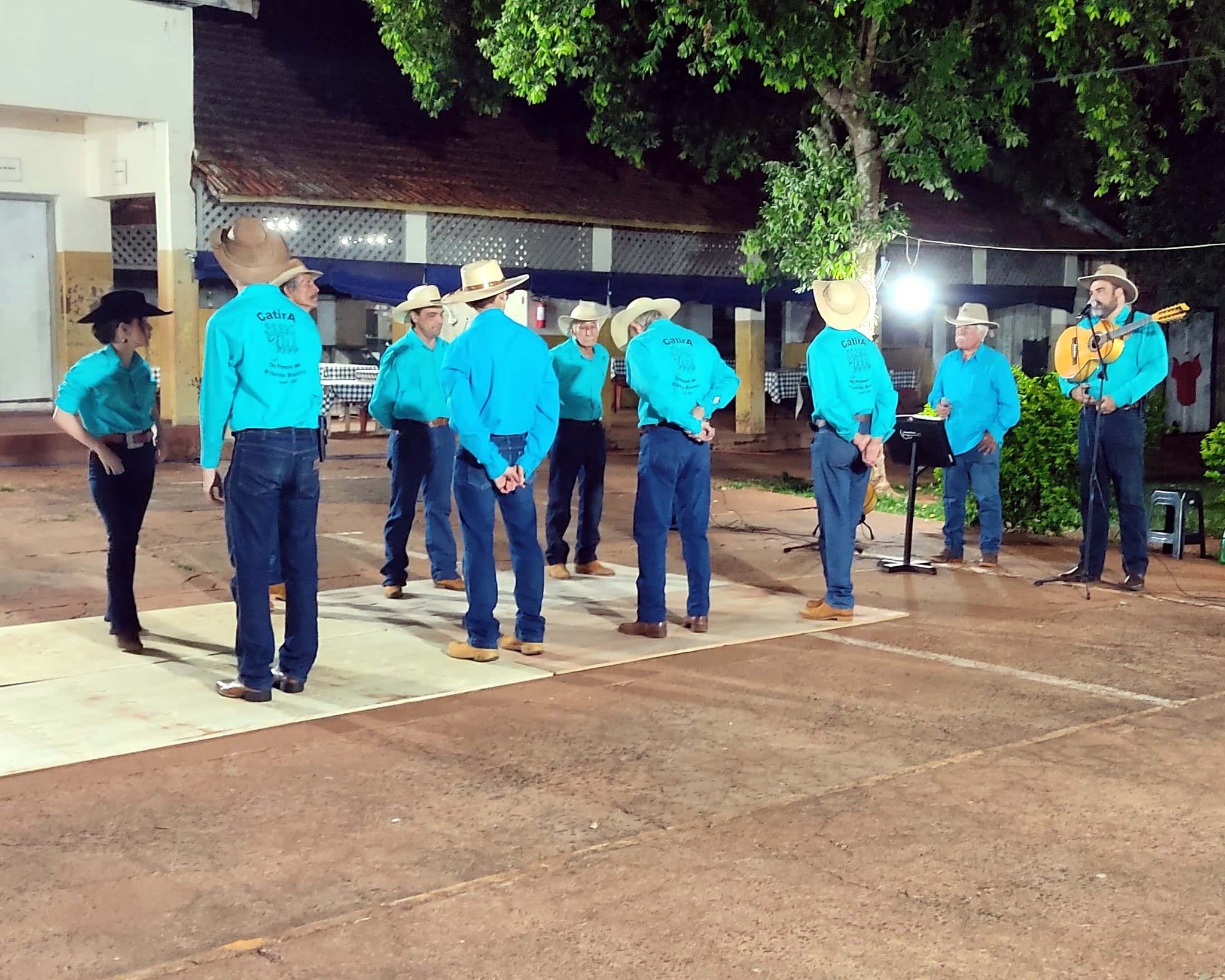 O que é a catira? Grupo extrapola tradição familiar e mantém viva dança da raiz sertaneja do Brasil marcada por palmas e sapateado