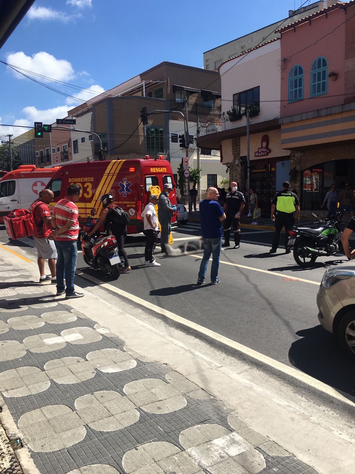Motociclista fica ferido após bater em outra moto no Centro de Mogi