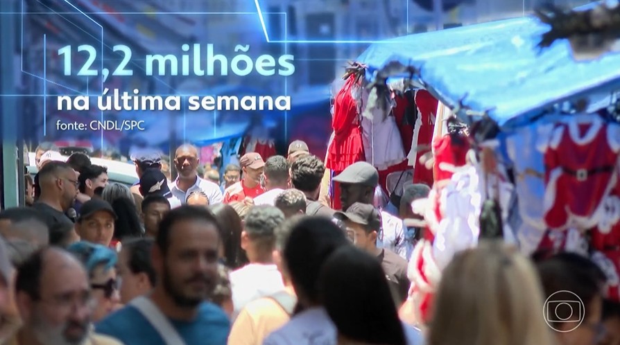 Véspera de Natal: paulistanos lotam 25 de Março para garantir presentes de última hora