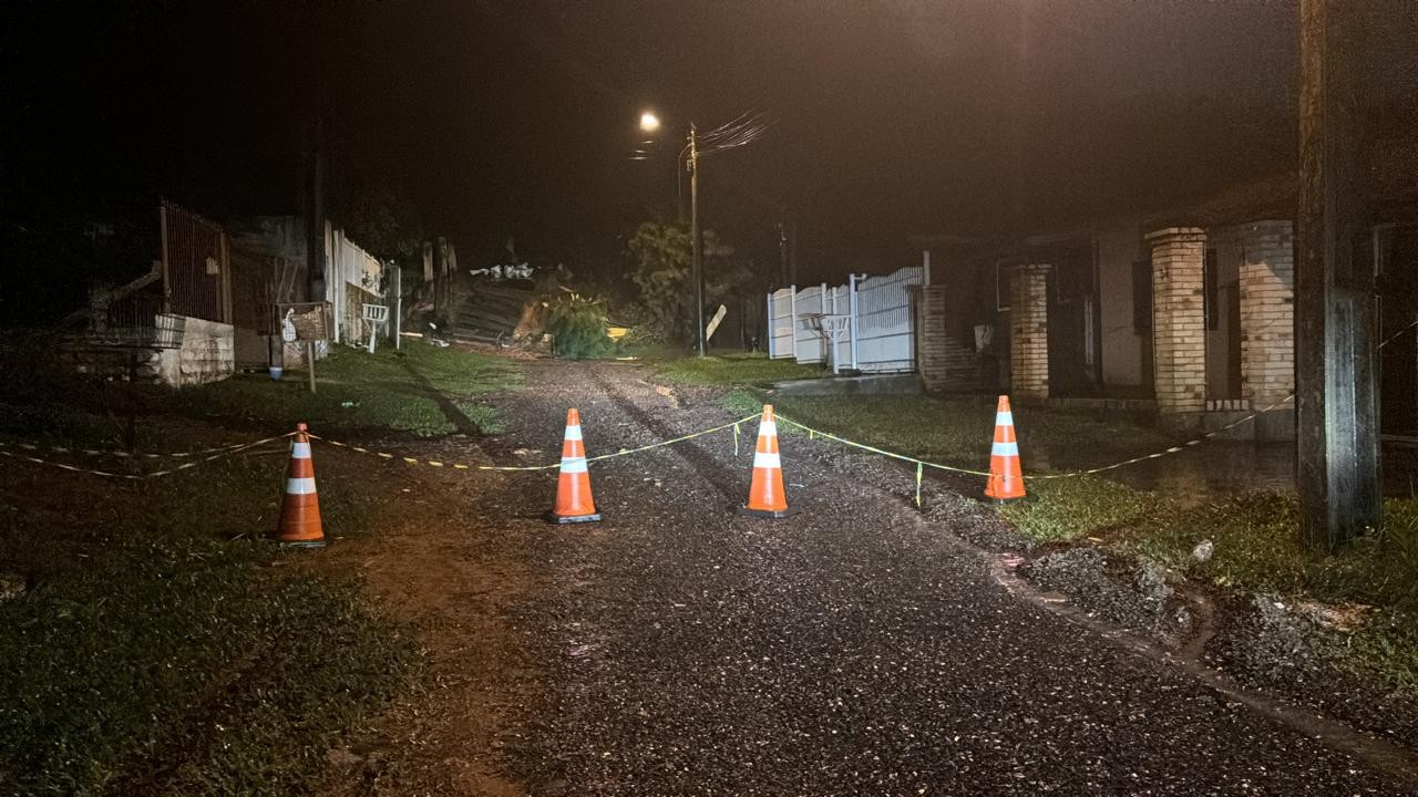 Deslizamento de terra deixa 60 pessoas fora de casa em Nova Santa Rita