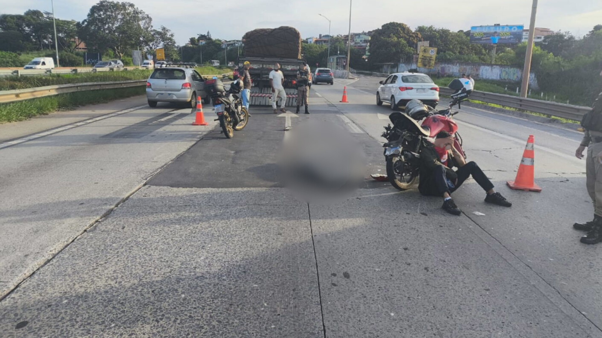 Homem sem CNH usa conta do primo em aplicativo de corrida, e passageira morre em acidente