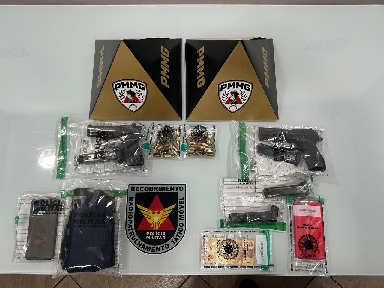 PM prende três com pistolas e carro furtado em Governador Valadares