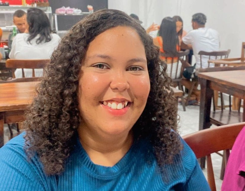 Jéssica Kelly Mendonça dos Santos, que morreu atropelada por micro-ônibus em procissão — Foto: Reprodução/WhatsApp
