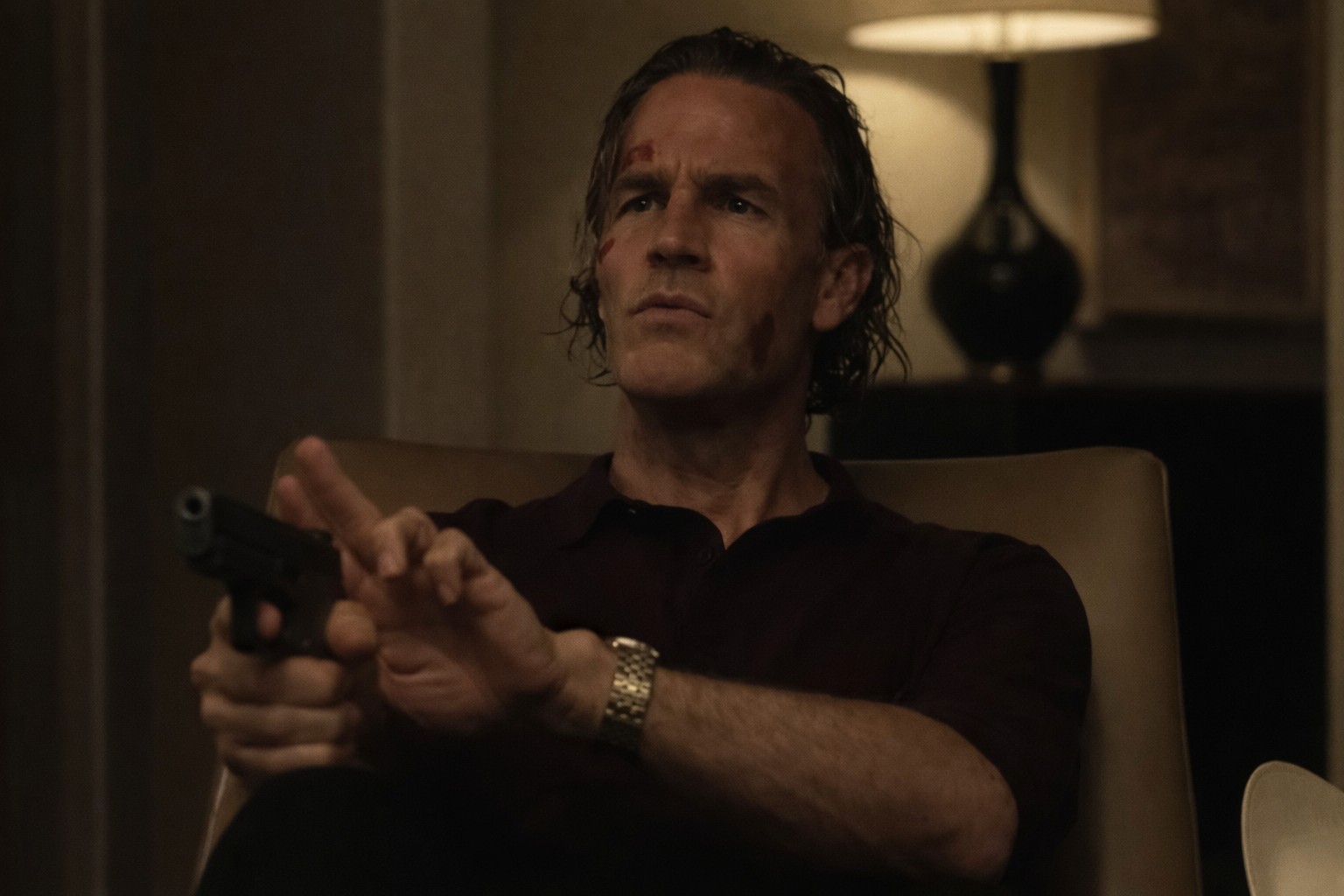 James Van Der Beek interpreta 'pastor sinistro' em filme póstumo; veja imagens de 'The Gates'