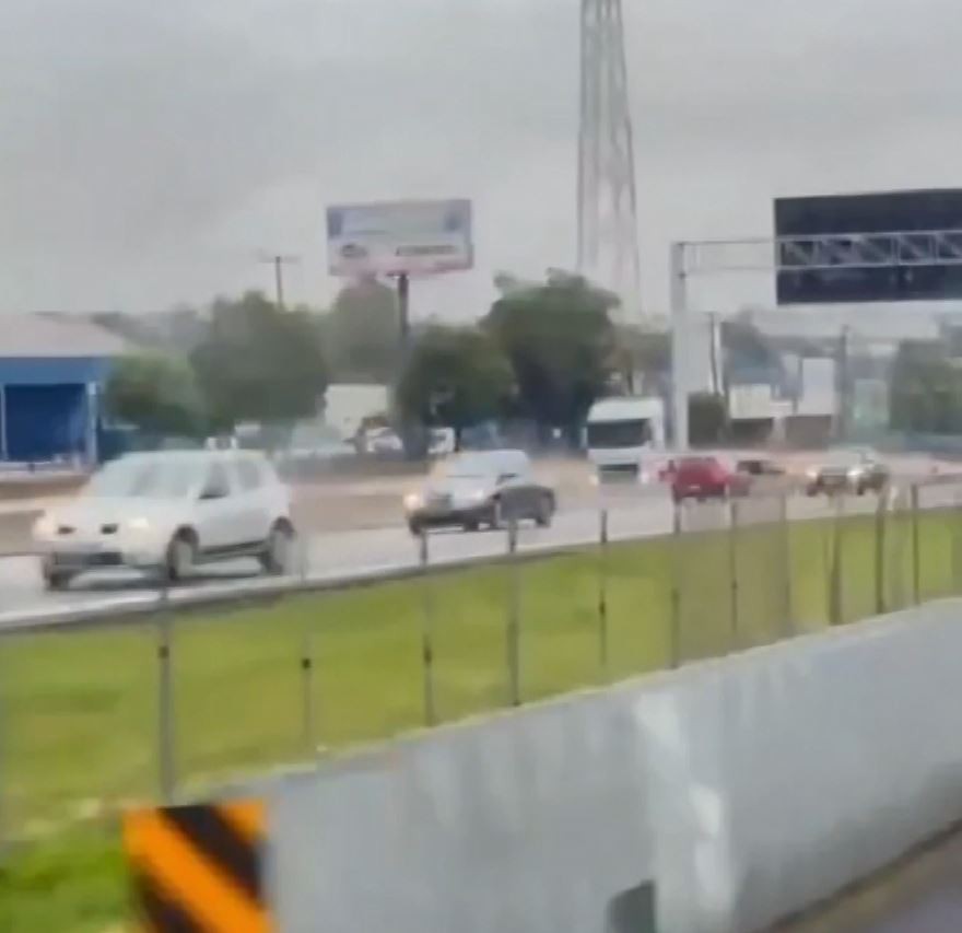 VÍDEO: carro anda na contramão da Rodovia Anhanguera, em Sumaré 