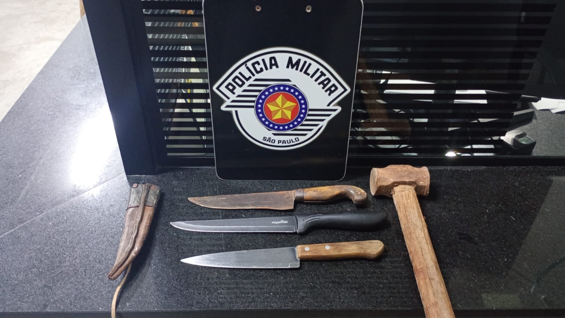 Homem é preso suspeito de agredir mãe, irmão de 12 anos e arremessar marreta em vizinha em Itatiba