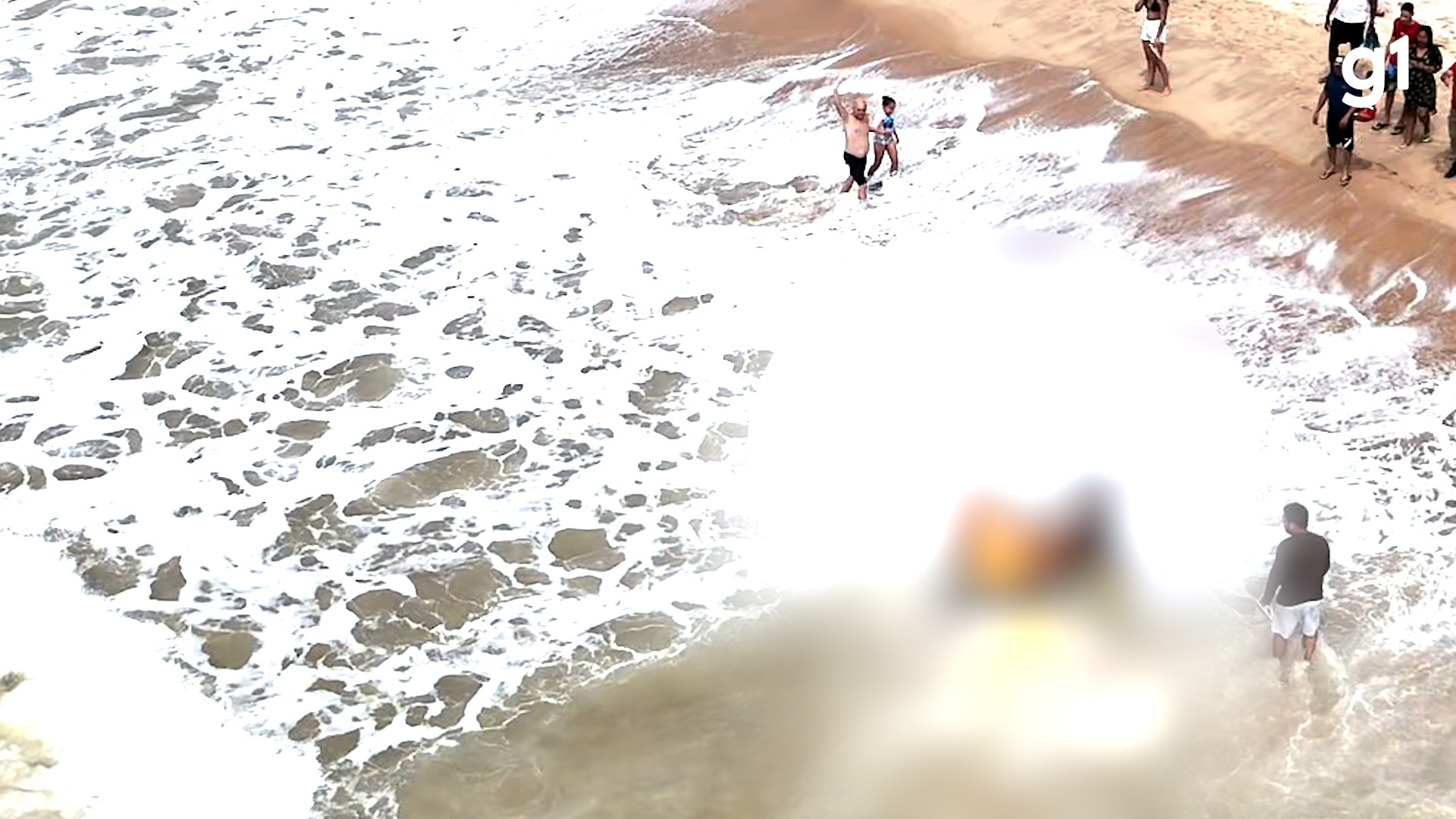 Jovem morre afogado na praia de Manaíra, em João Pessoa
