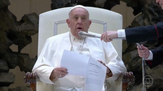 Papa Francisco participa de audiência pública no Vaticano, mesmo com infecção respiratória - Programa: Jornal Nacional 
