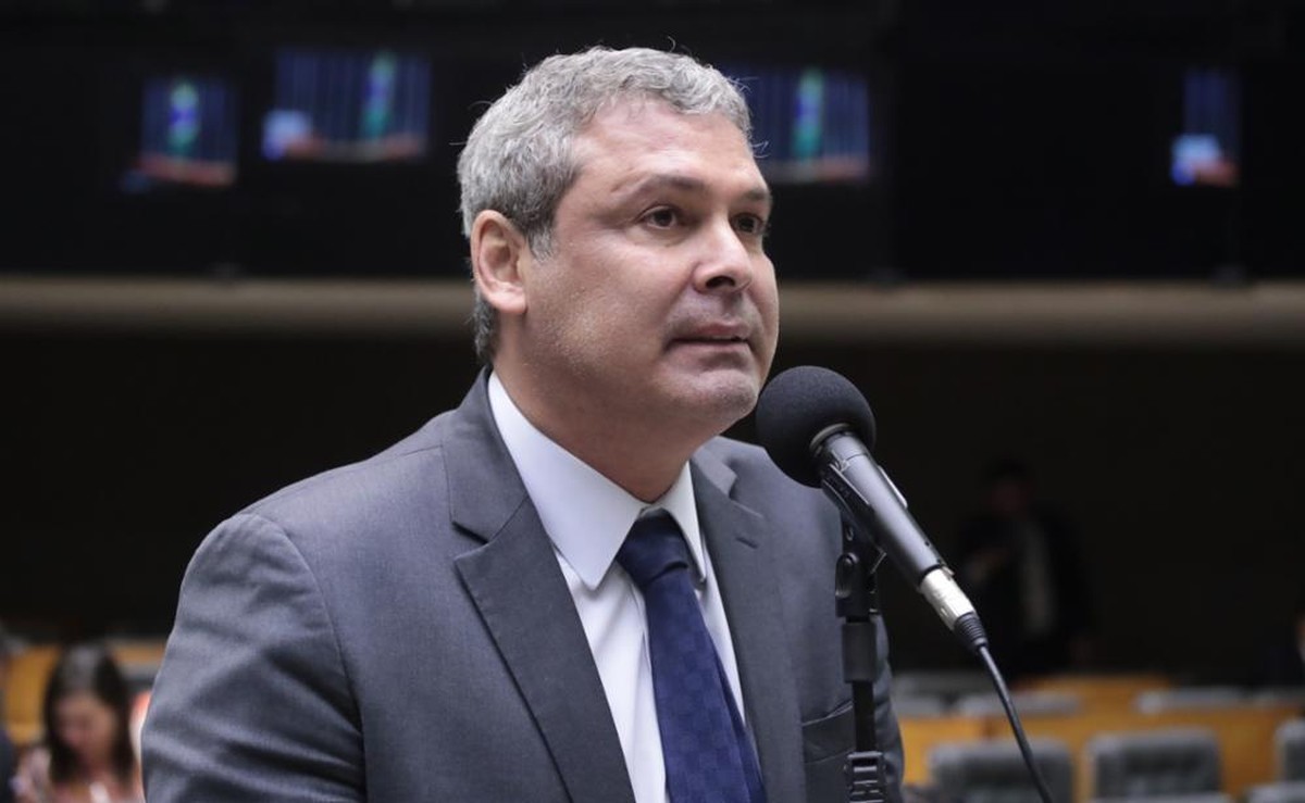 'Não muda rigorosamente nada', diz líder do PT na Câmara sobre assinaturas para urgência de projeto da anistia