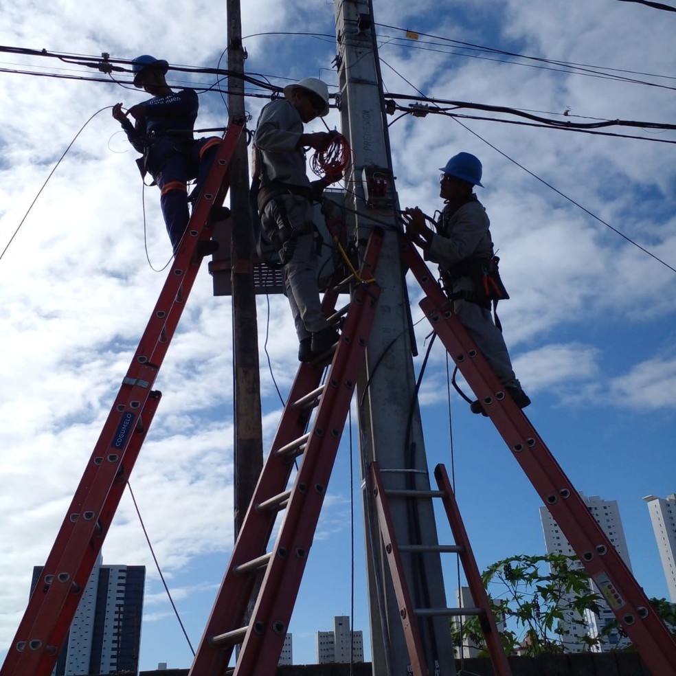 Equipe técnica já atua em reparo da linha — Foto: Cedida