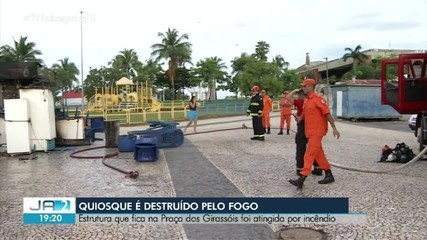 Quiosque é destruído pelo fogo na praça dos Girassóis