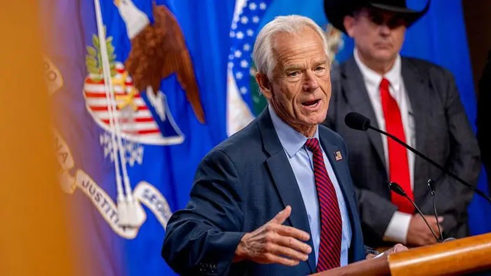 O conselheiro de Comércio e Manufatura do governo norte-americano, Peter Navarro, enfatizou o fato de duas das quatro maiores indústrias de carne do país são brasileiras — Foto: Getty Images