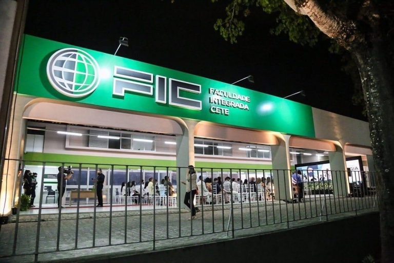 De cidade das flores a polo acadêmico