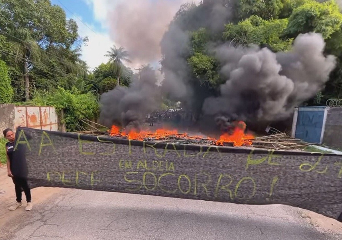 Protesto interdita Estrada de Aldeia e complica trânsito em Paudalho; VÍDEO