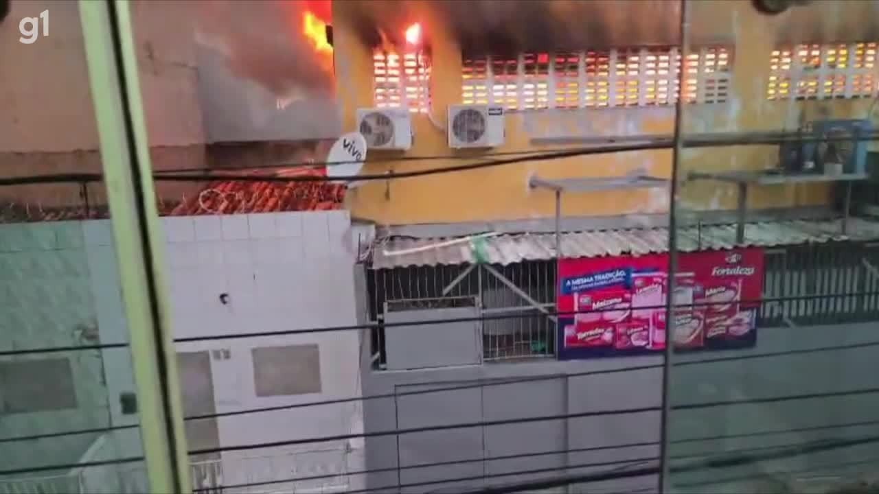 VÍDEO: incêndio de grandes proporções atinge deposito de supermercado em Caruaru 