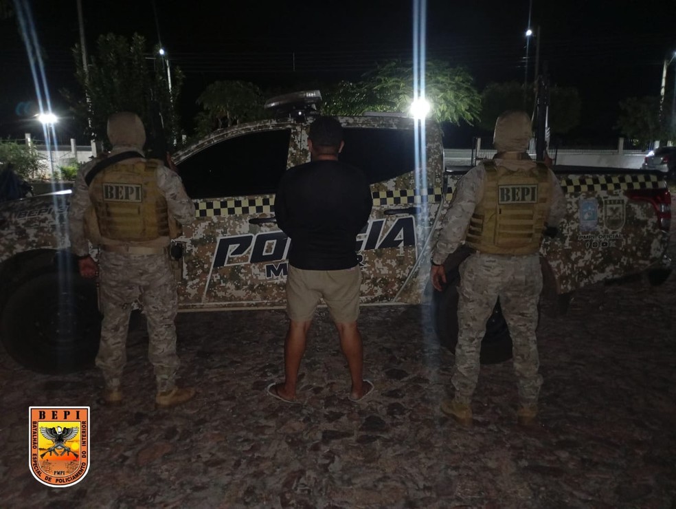 Suspeito de integrar facção e investigado por tráfico de drogas é preso no Piauí — Foto: Divulgação/SSP-PI