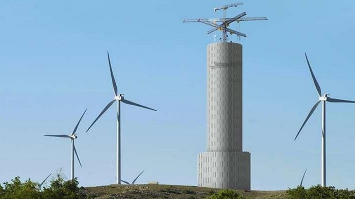 Dakota do Norte em fazenda abandonada de verão com turbina de energia  eólica Moinho de vento Energia renovável, Banco de Video - Envato Elements