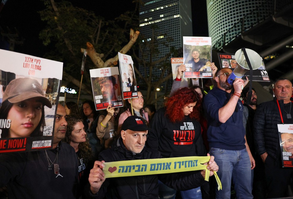 Israel tem protestos após Exército matar 3 reféns por engano — Foto: Reuters
