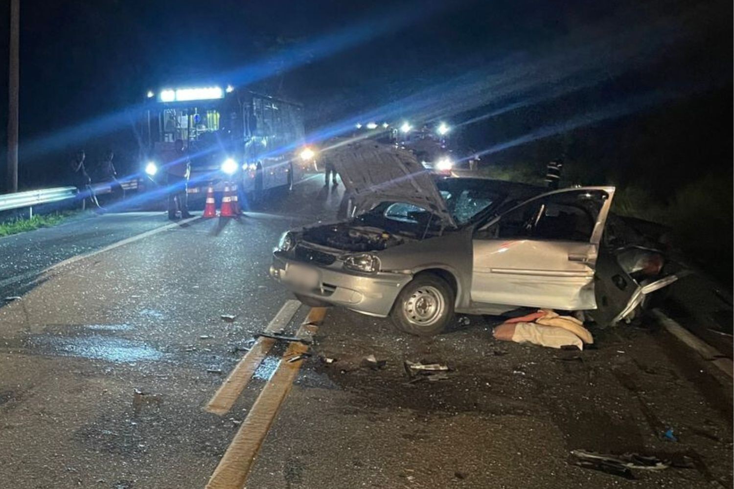 Motorista mata dois irmãos em tentativa de ultrapassagem na Rodovia Rio-Santos