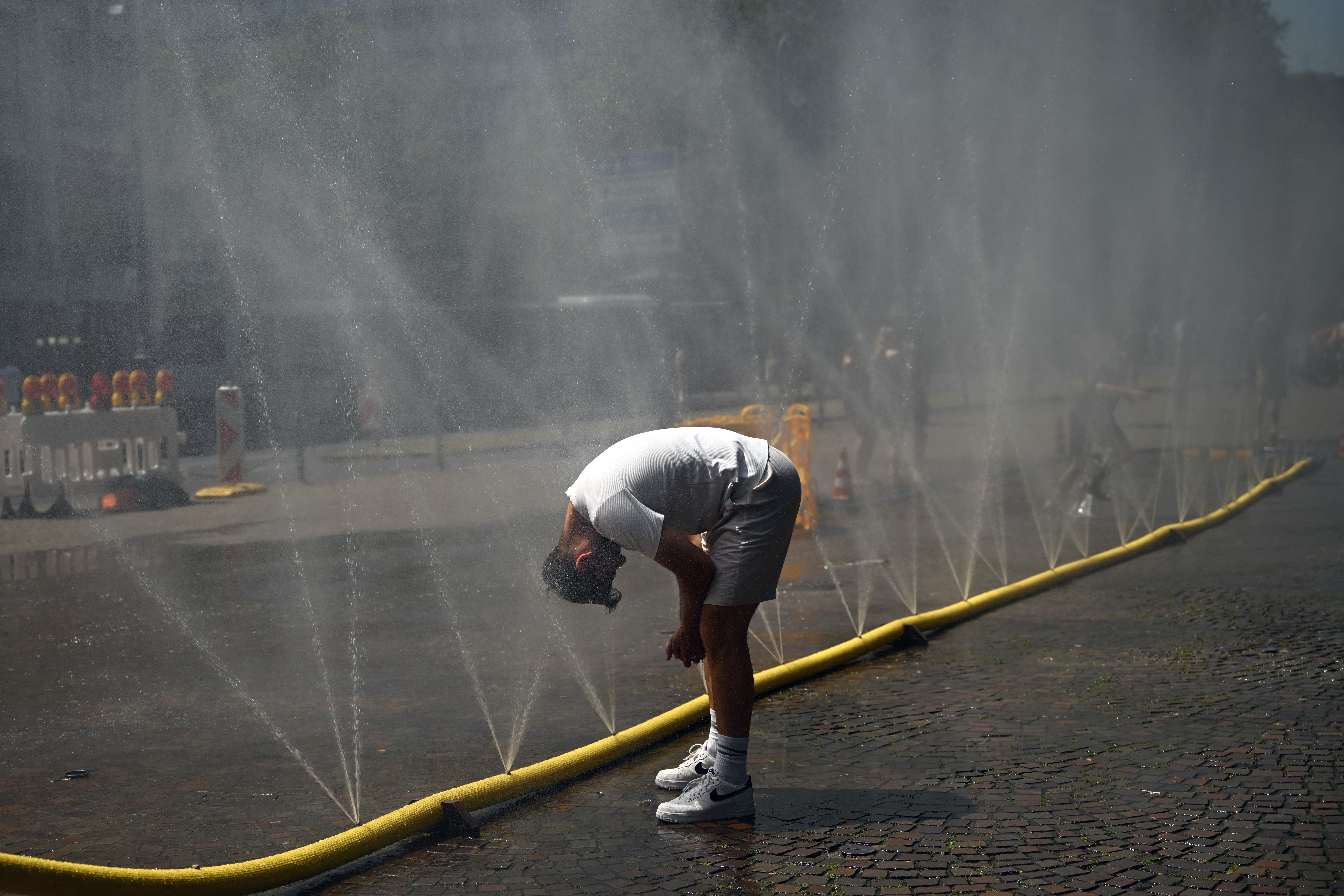 Onda de calor na Europa: mais uma criança é achada morta dentro de carro na França; Espanha registra mais de 200 mortos