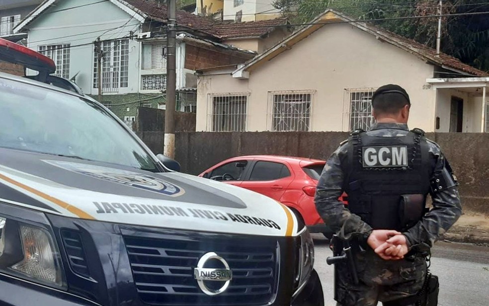 Homem é preso após tentar matar a companheira a facadas em Itajubá — Foto: Guarda Municipal Itajubá